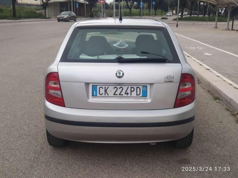 Usata Skoda Fabia Classic 75 CV (55 kW) 2003 Argento Berlina