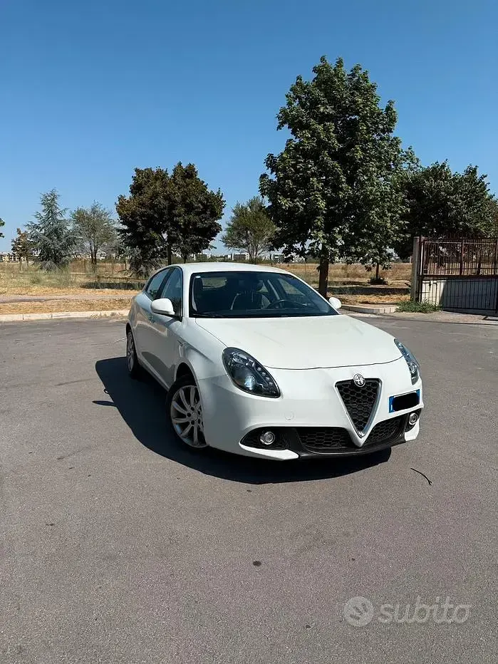 Usata Alfa Romeo Giulietta Distinctive 105 CV (77 kW) 2015 Bianco Utilitaria