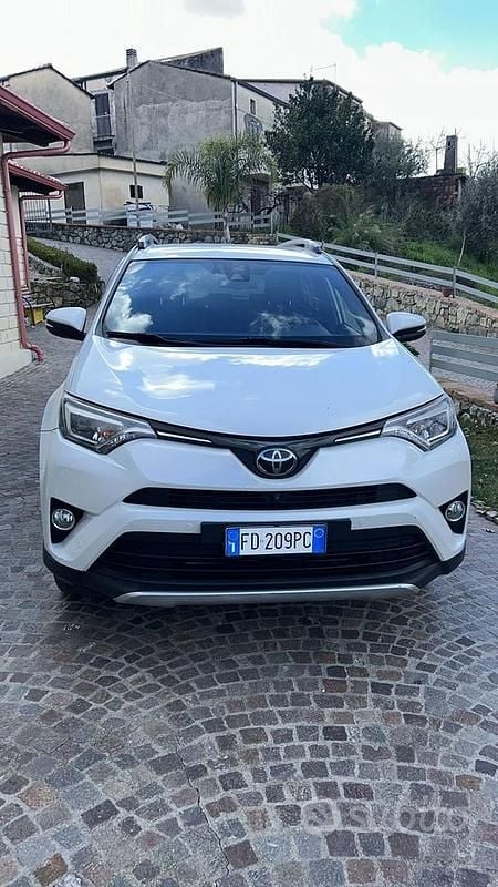 Usata Toyota RAV4 143 CV (105 kW) 2016 Bianco SUV