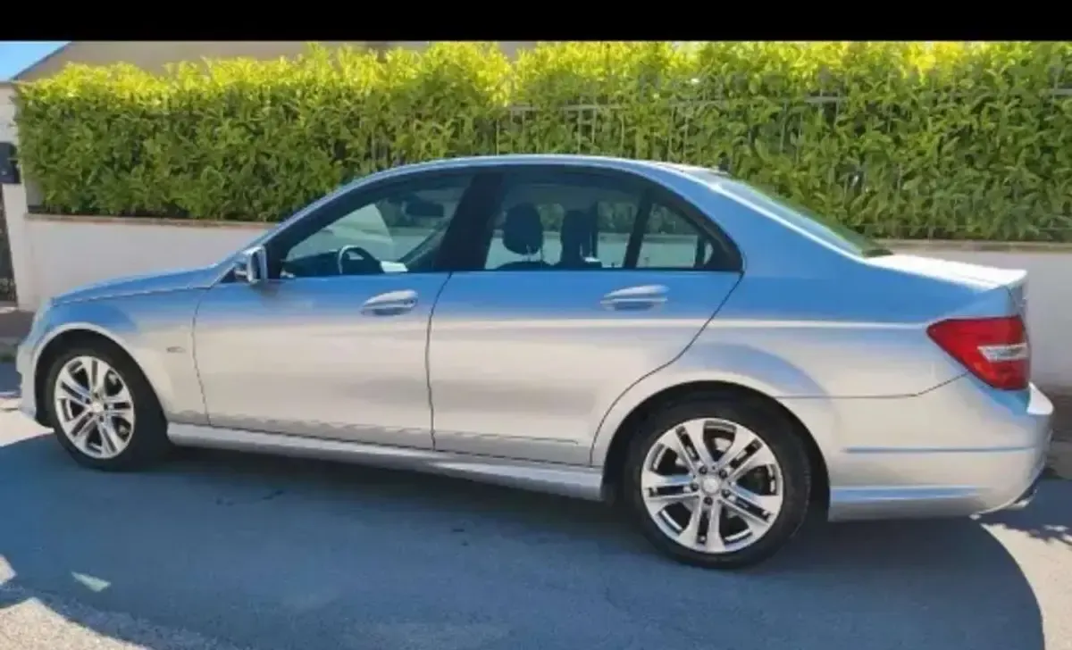 Usata Mercedes C220 Avantgarde 170 CV (125 kW) 2011 Berlina