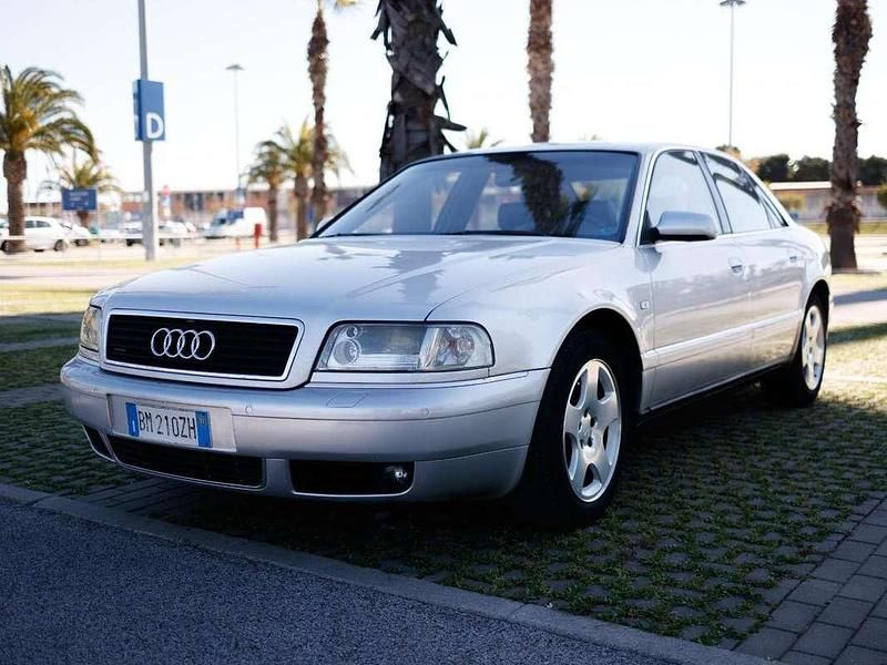 Usata Audi A8 Ambiente 234 CV (172 kW) 2001 Argento Berlina