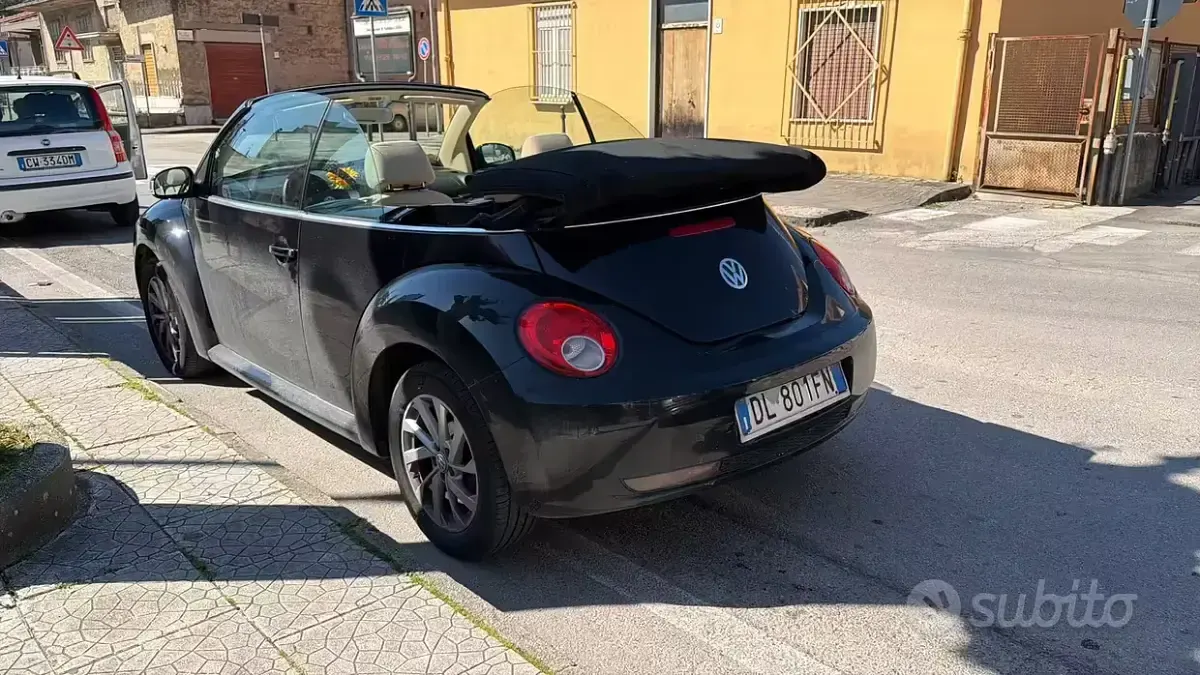 Usata VW New Beetle 102 CV (75 kW) 2007 Nero Utilitaria
