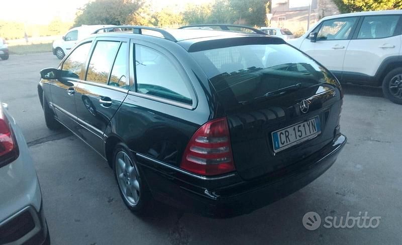 Usata Mercedes C220 150 CV (110 kW) 2004 Nero Station wagon