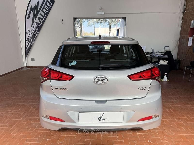 Usata Hyundai i20 Style 84 CV (61 kW) 2016 Argento Utilitaria