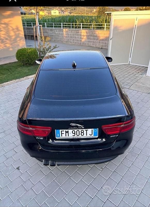 Usata Jaguar XE 180 CV (132 kW) 2017 Nero Berlina