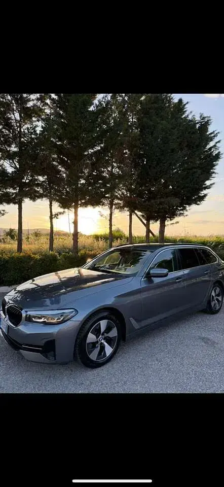 Usata BMW 520 190 CV (139 kW) 2022 Grigio Station wagon