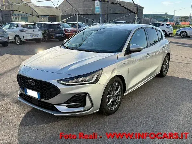 Usata Ford Focus ST-Line 116 CV (85 kW) 2024 Argento metallizzato Berlina