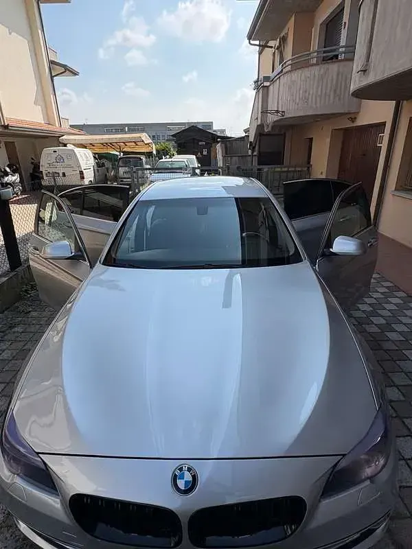 Usata BMW 520 Comfort Edition 184 CV (135 kW) 2013 Argento Berlina