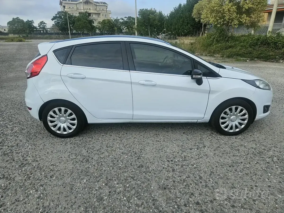 Usata Ford Fiesta 75 CV (55 kW) 2013 Berlina