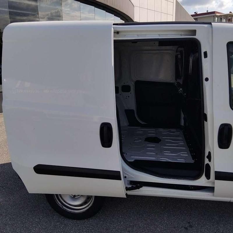 Usata Fiat Doblò Easy 90 CV (66 kW) 2022 Bianco Monovolume