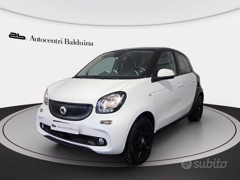 Bianco/tetto nero Usata 2018 Smart ForFour Passion Due volumi | 10.300 € (Buon prezzo) - Immagine 1/4