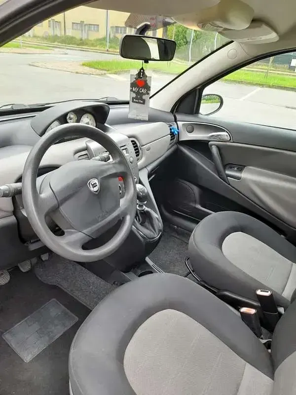 Usata Lancia Ypsilon 60 CV (44 kW) 2006 Utilitaria