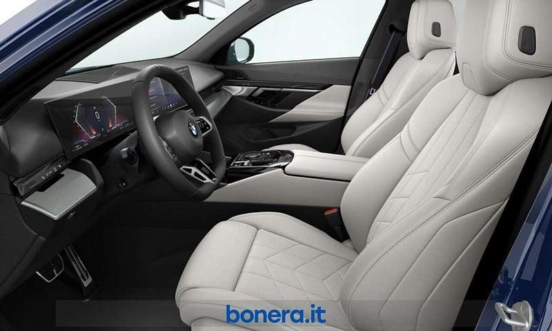 Nuova BMW 540 M Sport 303 CV (222 kW) 2025 Blu Station wagon