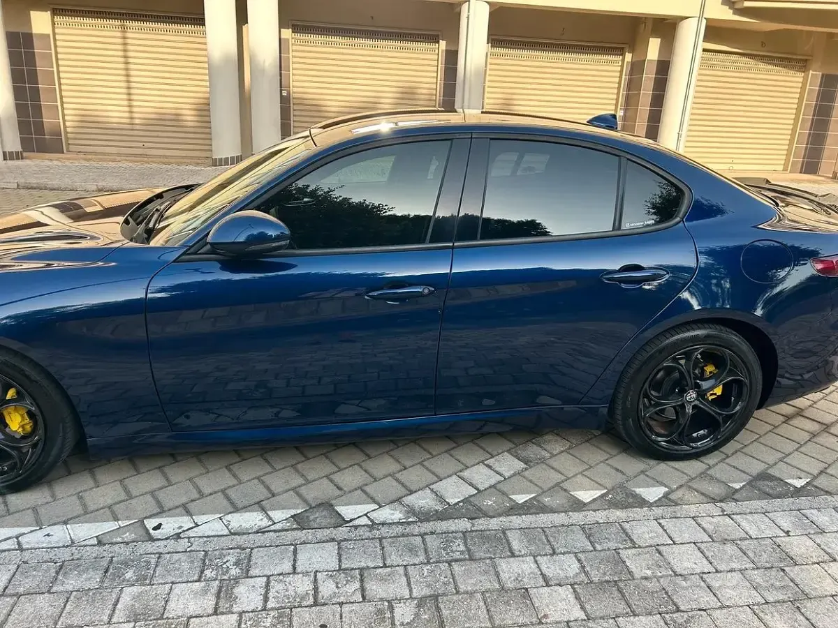 Usata Alfa Romeo Giulia 150 CV (110 kW) 2017 Bluazzurro Berlina