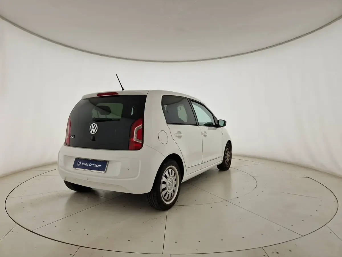 Usata VW up! Highline 75 CV (55 kW) 2016 Bianco pastello Utilitaria
