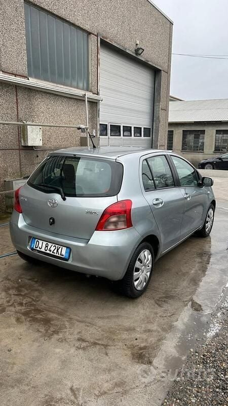 Begagnad Toyota Yaris Sol 87 HK (63 kW) 2007 Silver Sedan