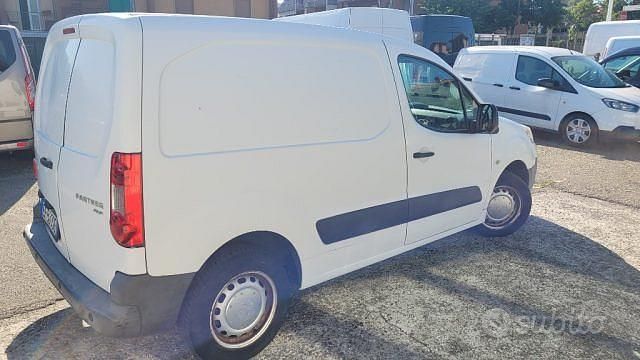 Usata Peugeot Partner 90 CV (66 kW) 2011 Bianco / pastello Monovolume