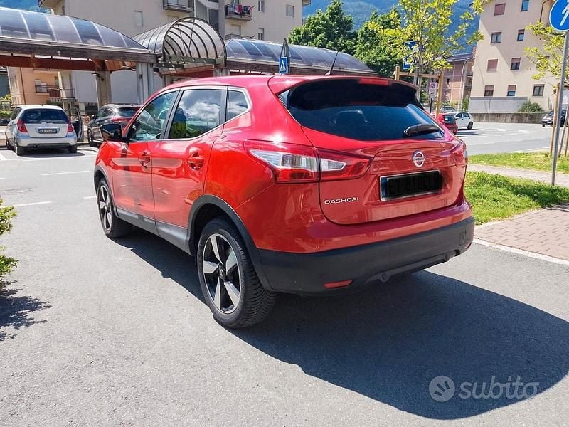 Usata Nissan Qashqai Visia 131 CV (96 kW) 2015 Rosso SUV