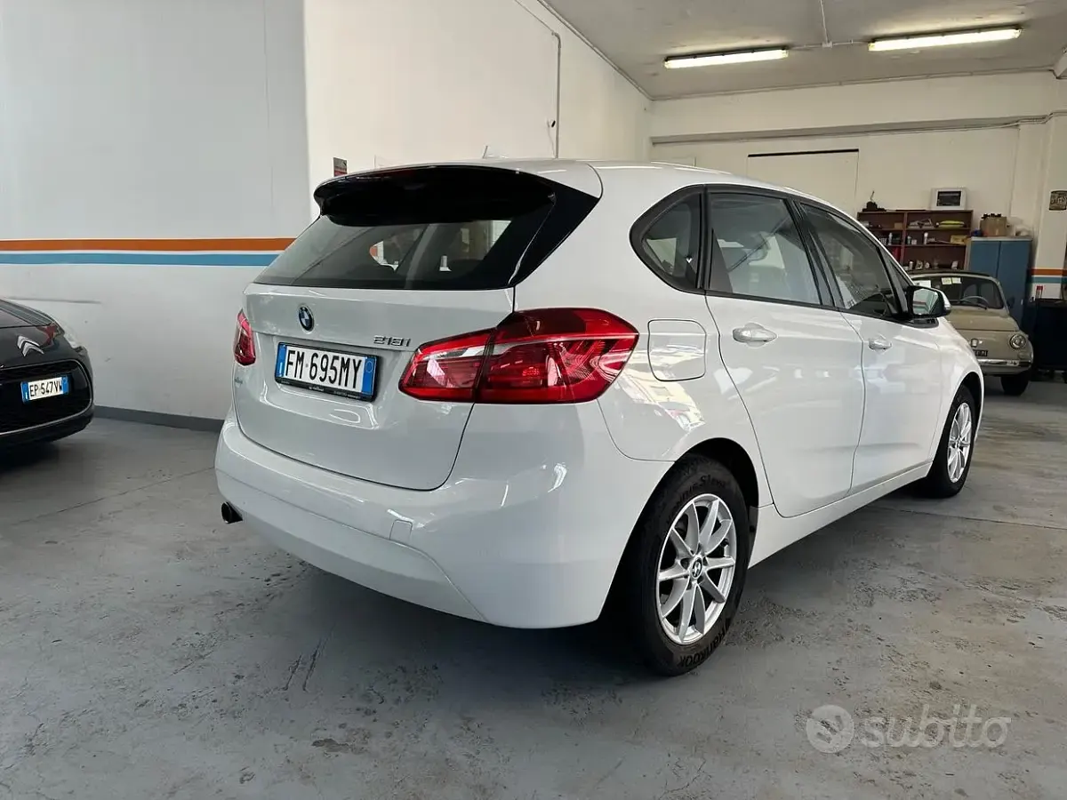 Usata BMW 218 Advantage 136 CV (100 kW) 2018 Bianco Station wagon