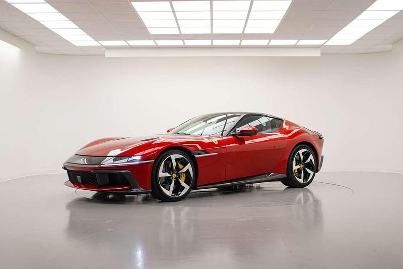 Rosso imola Nuova 2025 Ferrari 12 Cilindri Coupé | 614.890 € - Immagine 1/4