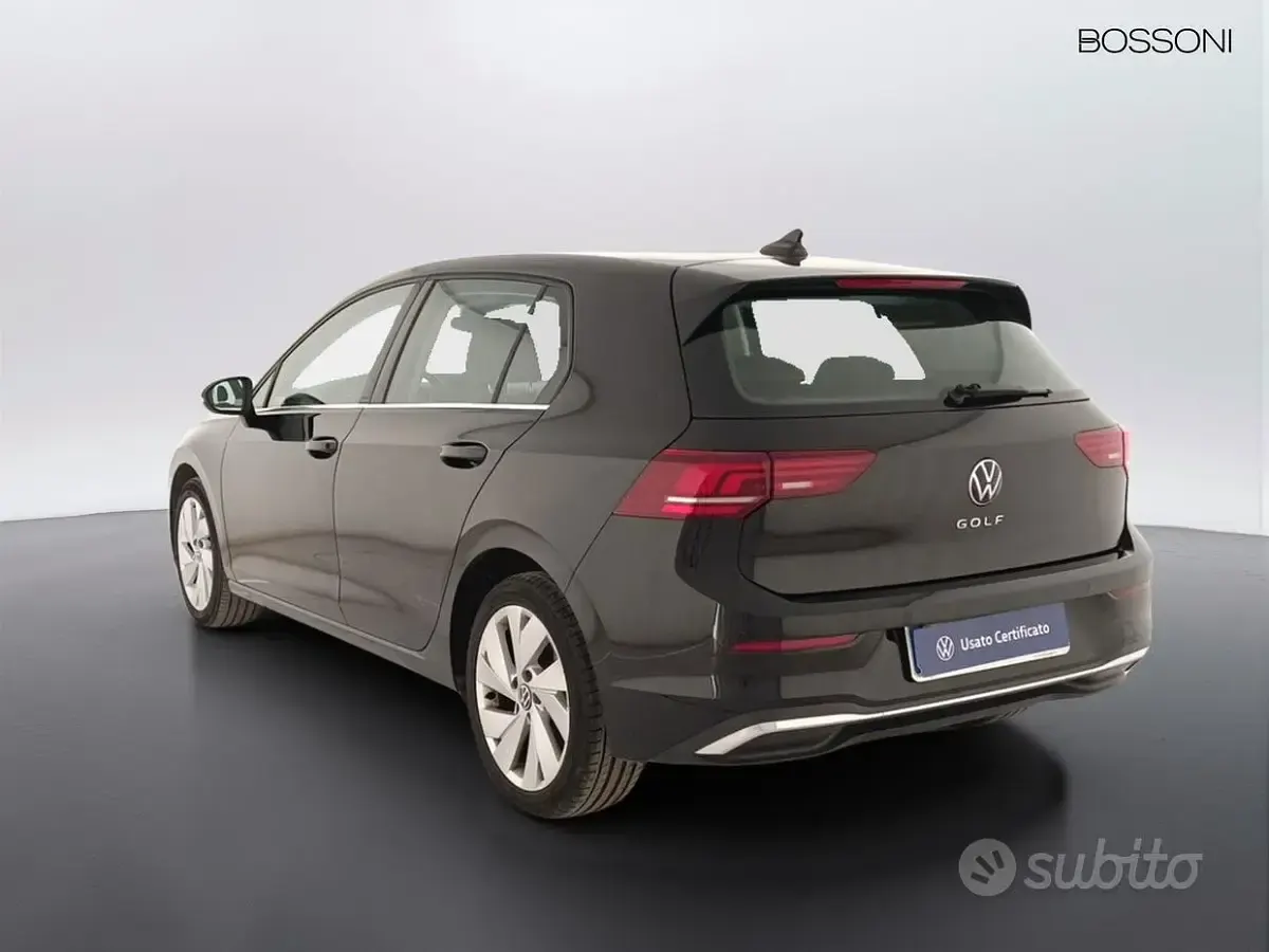 Usata VW Golf VIII Life 115 CV (84 kW) 2025 Grigio Berlina