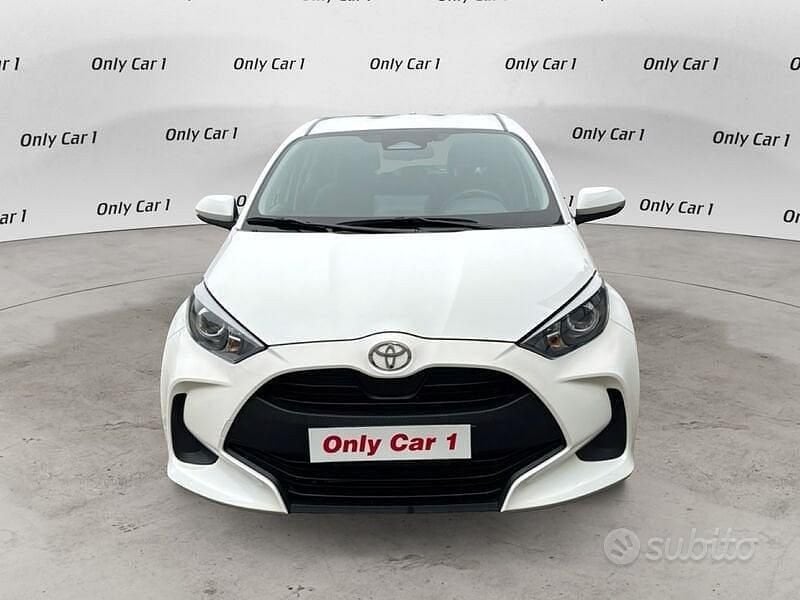 Usata Toyota Yaris Hybrid Active 116 CV (85 kW) 2025 Bianco Berlina