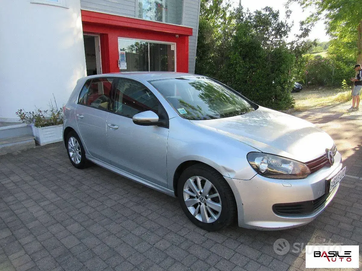 Usata VW Golf VI Highline 105 CV (77 kW) 2011 Grigio chiaro Utilitaria