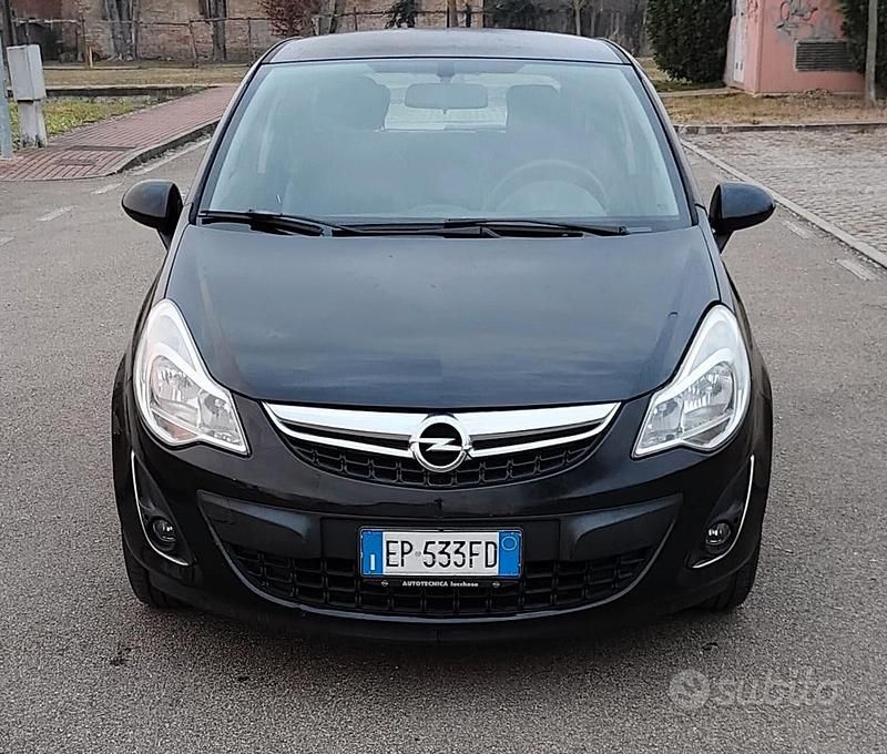 Usata Opel Corsa 85 CV (62 kW) 2012 Grigio Utilitaria