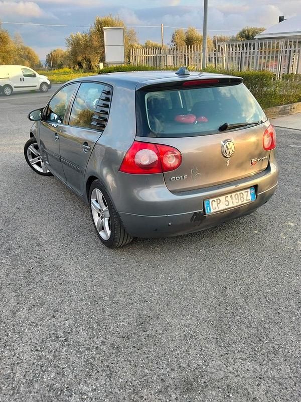 Usata VW Golf V 105 CV (77 kW) 2004 Grigio Utilitaria