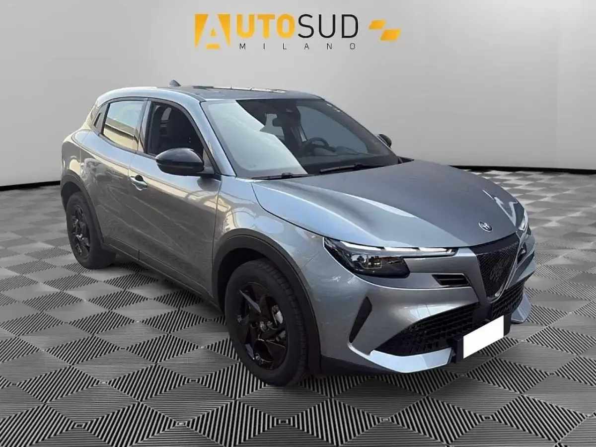 Usata Alfa Romeo Junior 145 CV (106 kW) 2025 Grigio SUV