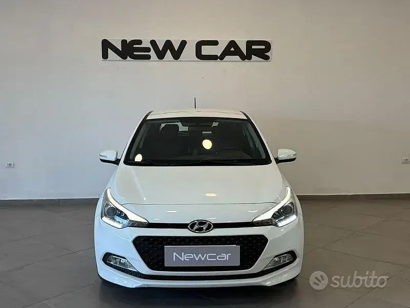 Usata Hyundai i20 Comfort 84 CV (61 kW) 2017 Bianco Berlina