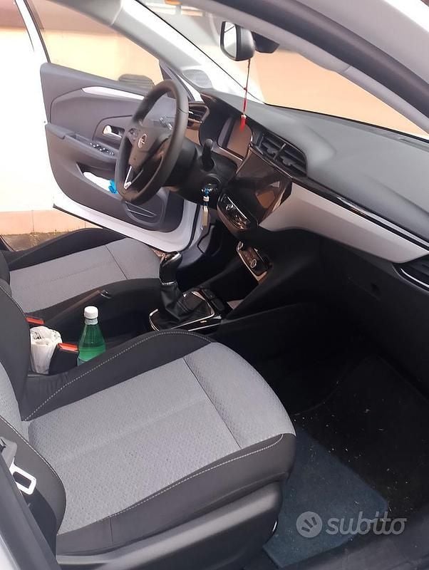 Usata Opel Astra 75 CV (55 kW) 2024 Bianco Utilitaria