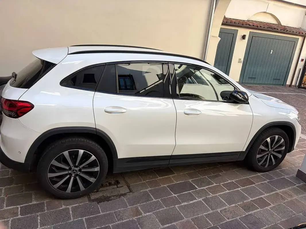 Usata Mercedes GLA200 150 CV (110 kW) 2021 Bianco SUV