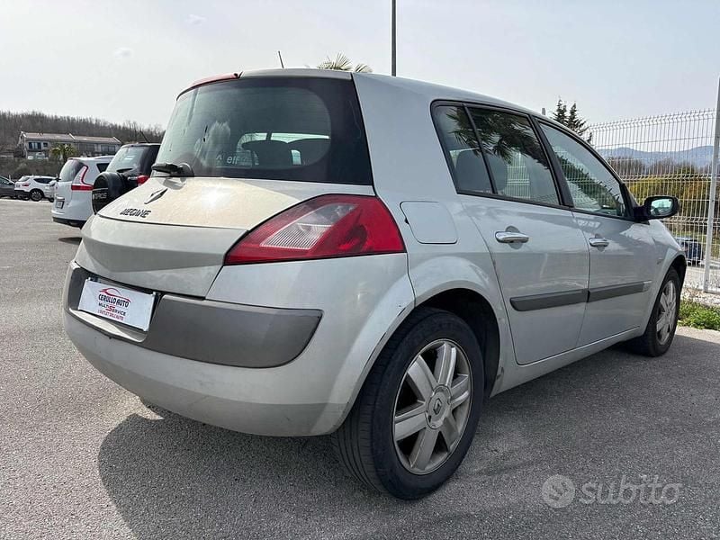 Usata Renault Mégane II Luxe 100 CV (73 kW) 2004 Grigio Berlina