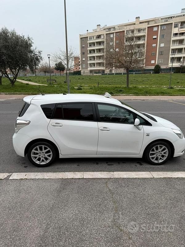 Usata Toyota Verso 2012 Bianco Monovolume