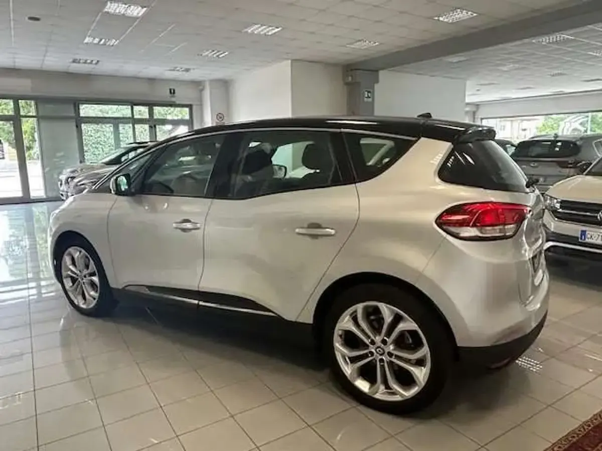 Usata Renault Scénic IV Zen 110 CV (80 kW) 2018 Argento Monovolume