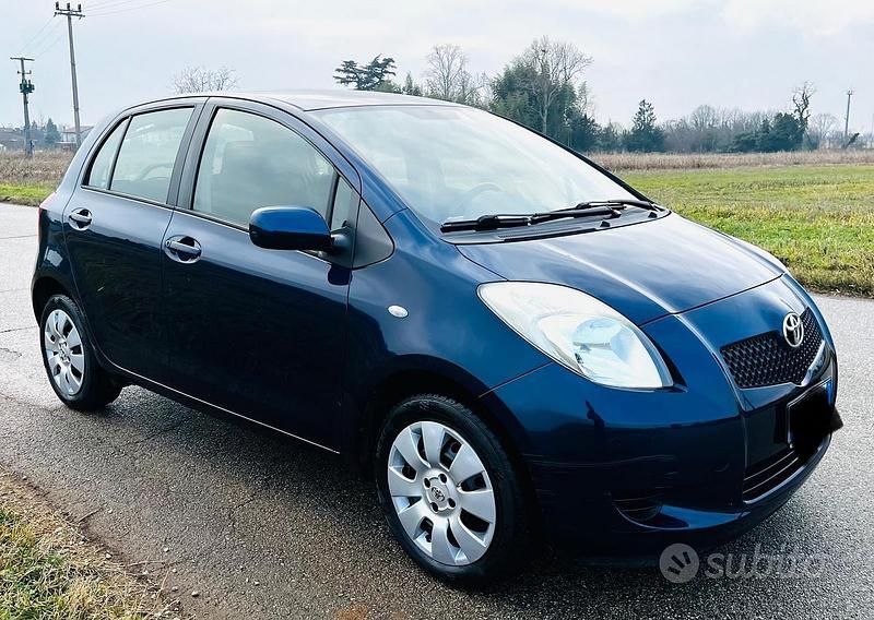 Blu Usata 2007 Toyota Yaris Tre volumi | 1990 € (Molto cara) - Immagine 1/4