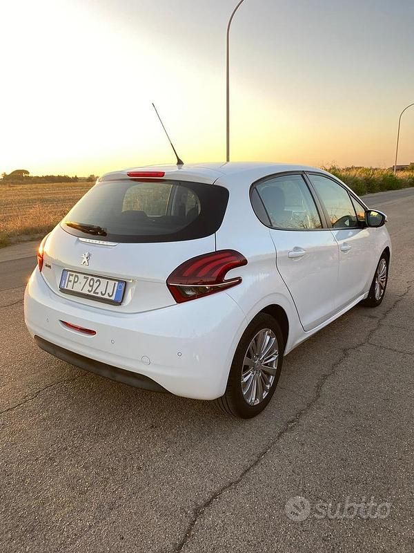 Usata Peugeot 208 75 CV (55 kW) 2018 Bianco Utilitaria