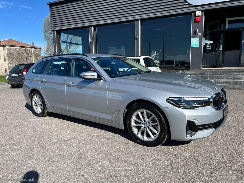 Usata BMW 520 Efficient Dynamics 190 CV (139 kW) 2021 Argento Station wagon