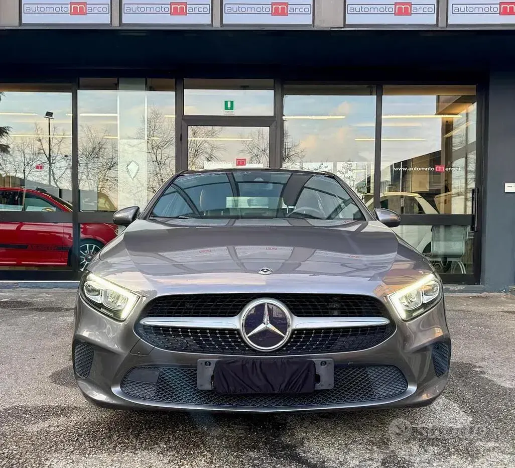 Usata Mercedes A180 116 CV (85 kW) 2020 Grigio Berlina