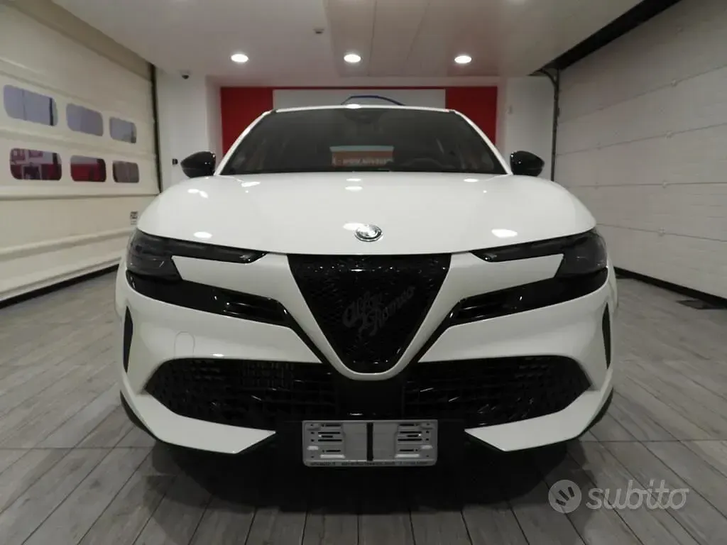 Nuova Alfa Romeo Junior 136 CV (100 kW) 2026 Bianco SUV