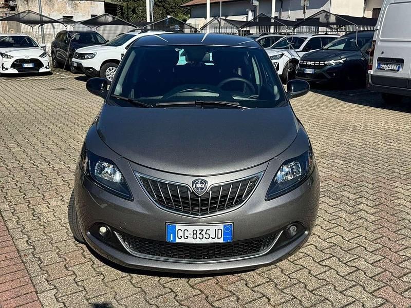Usata Lancia Ypsilon Gold 69 CV (50 kW) 2021 Grigio Utilitaria