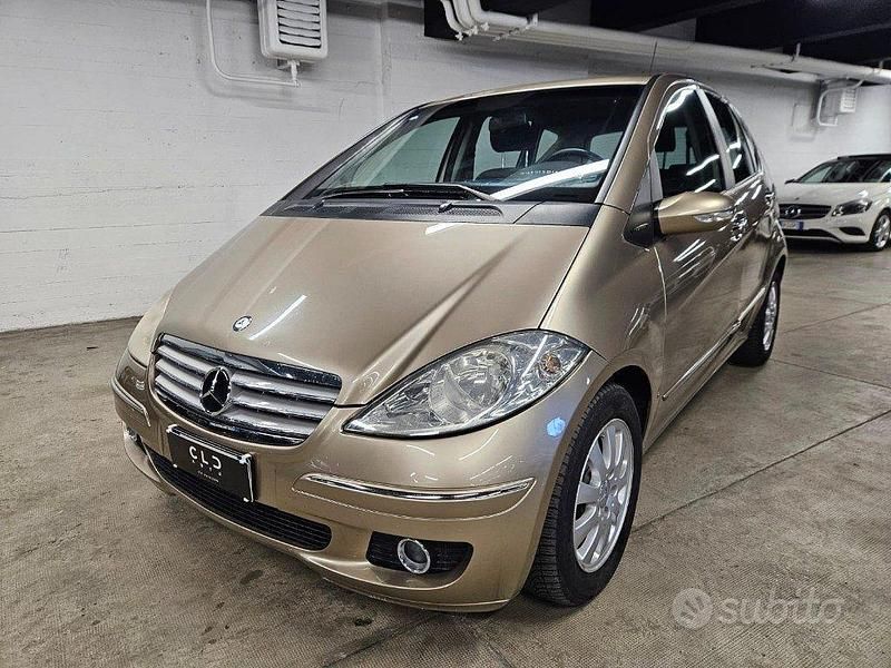 Usata Mercedes A180 Elegance 109 CV (80 kW) 2005 Oro Berlina