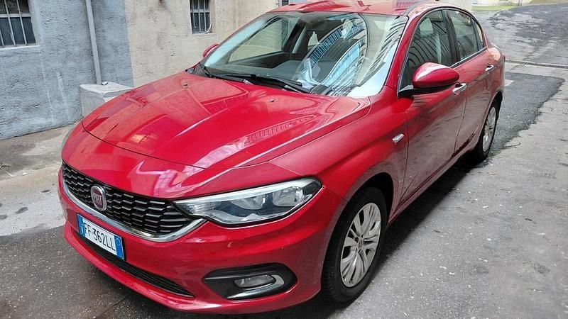 Usata Fiat Tipo Lounge 95 CV (69 kW) 2016 Rosso Berlina