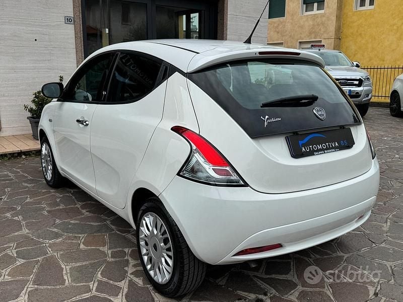 Usata Lancia Ypsilon Silver 69 CV (50 kW) 2016 Bianco Utilitaria
