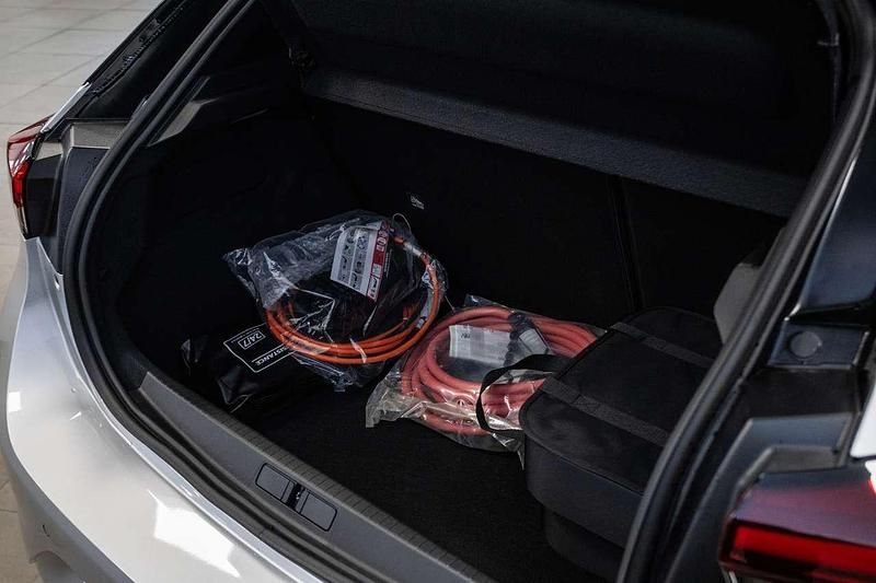 Usata Opel Corsa 100 kW (136 CV) 2023 Kristall silver Utilitaria