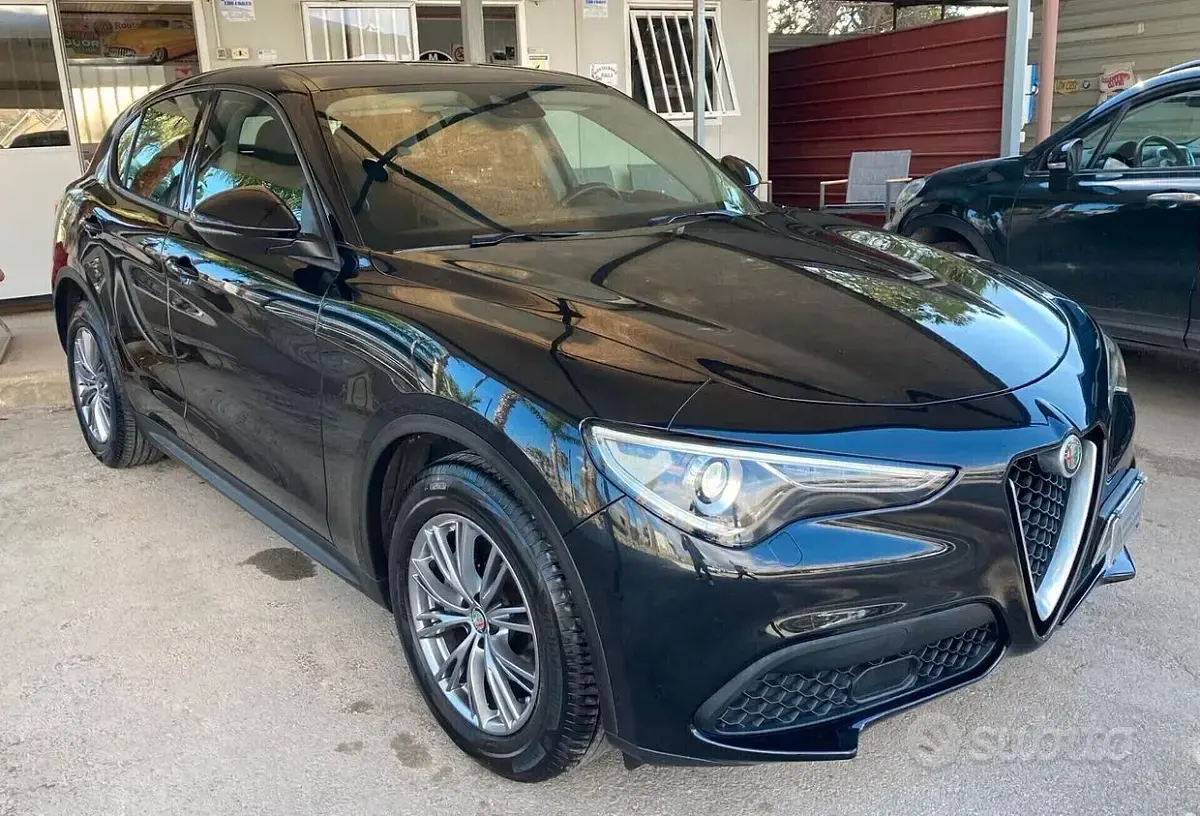 Usata Alfa Romeo Stelvio 160 CV (117 kW) 2021 Nero SUV