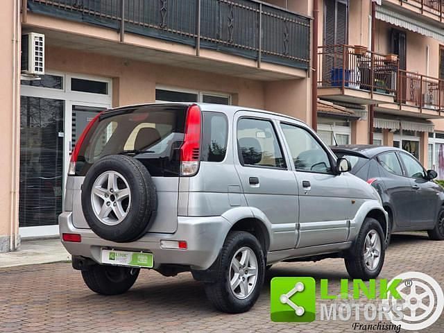 Usata Daihatsu Terios 86 CV (63 kW) 2005 Grigio chiaro SUV