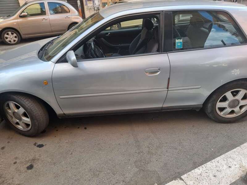 Argento Usata 1999 Audi A3 Ambiente Tre volumi | 1100 € (Ottimo prezzo) - Immagine 1/4