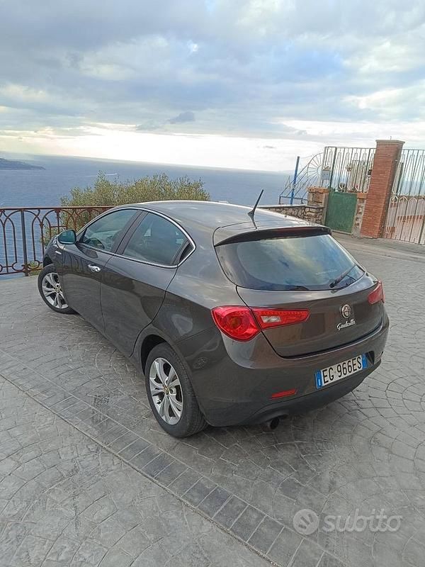 Usata Alfa Romeo Giulietta 2011 Grigio Coupé
